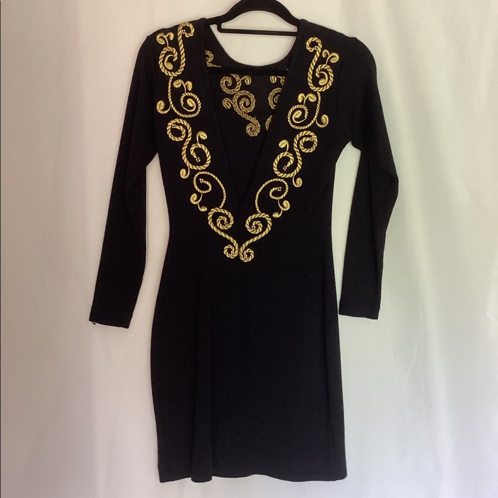 Low cut black and gold dress - Picture 3 of 10